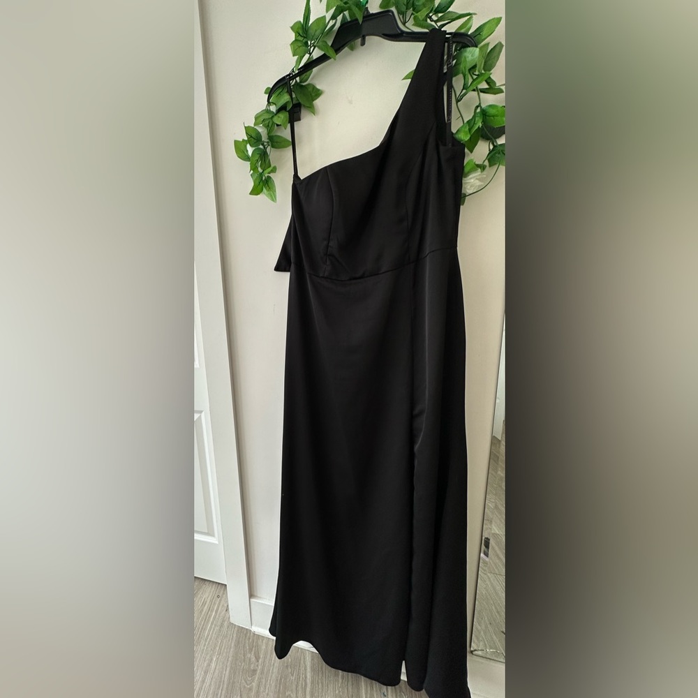 Hayley Paige Occasion dress Black size 14. Only worn twice.